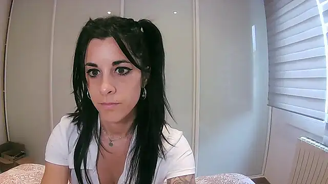 secretoeternoo online show from April 11, 4:55 pm