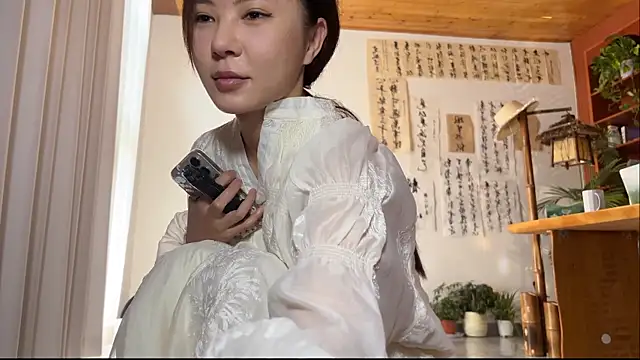 grandeeney online show from March 25, 6:52 am