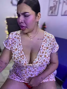 GigiiStone online show from December 18, 11:30 pm