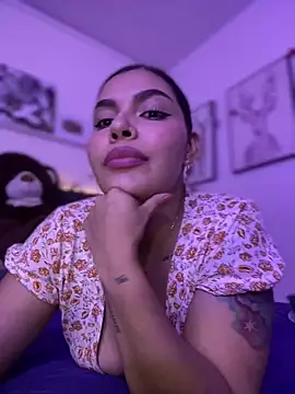 GigiiStone online show from December 19, 3:40 am