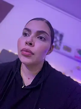 GigiiStone online show from December 20, 4:42 am