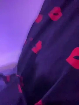 GigiiStone online show from December 22, 5:23 am