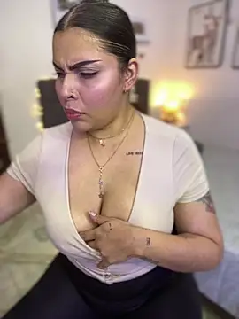 GigiiStone online show from January 4, 9:31 pm