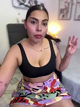 GigiiStone online show from January 5, 9:25 pm