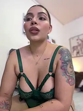 GigiiStone online show from January 7, 11:03 pm