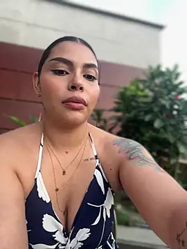 GigiiStone online show from January 11, 10:40 pm