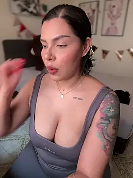 GigiiStone online show from February 16, 6:21 pm