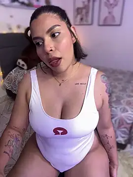 GigiiStone online show from March 3, 10:10 pm