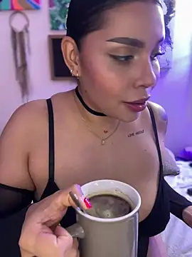 GigiiStone online show from March 14, 11:00 pm