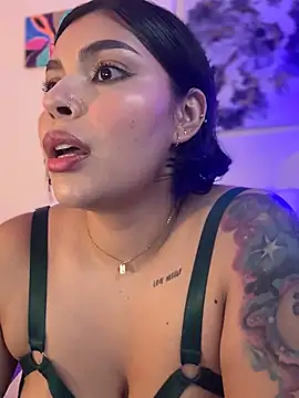 GigiiStone online show from October 2, 3:41 pm