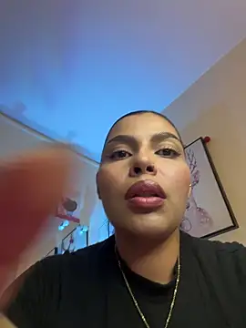 GigiiStone online show from February 19, 10:06 pm