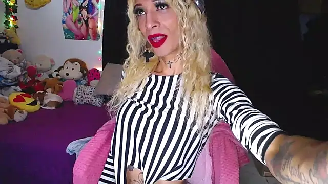 Snapshot of flaquita_corall chatting on June 4, 1:22 am flaquita corall online show from June 4, 1:22 am