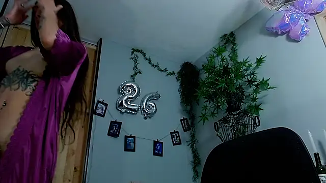 VickyJackson  online show from March 11, 4:29 pm