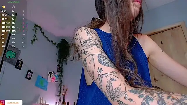 VickyJackson  online show from October 2, 5:53 pm