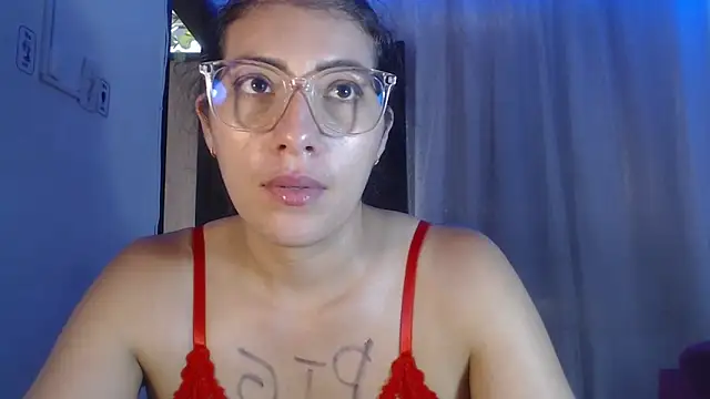 Snapshot of DaMikaela_ chatting on March 2, 5:36 pm DaMikaela online show from March 2, 5:36 pm