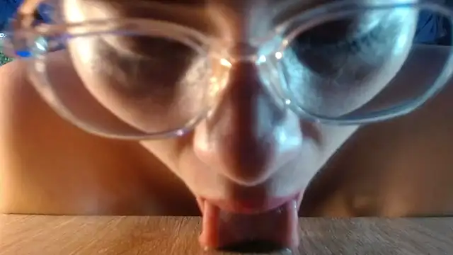 Snapshot of DaMikaela_ chatting on October 19, 2:40 pm DaMikaela online show from October 19, 2:40 pm