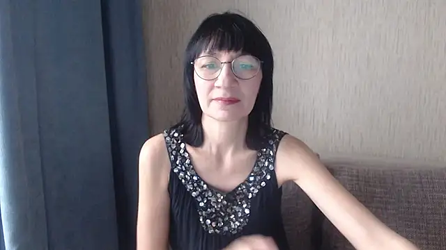 Snapshot of Erica95Bloom chatting on October 20, 9:43 am Erica95Bloom online show from October 20, 9:43 am