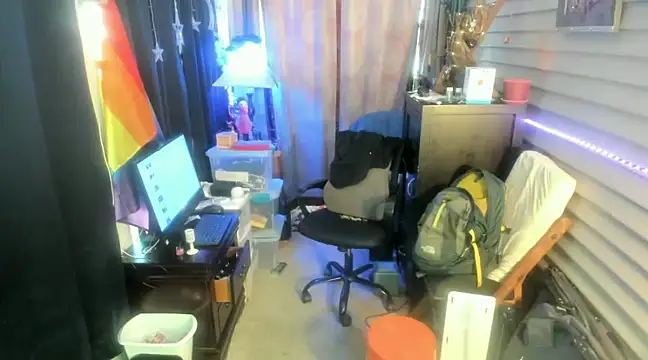 Snapshot of Daddysthick chatting on December 3, 5:55 pm Daddysthick online show from December 3, 5:55 pm