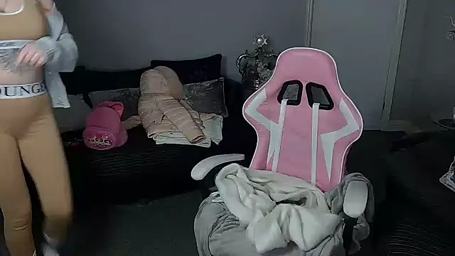 Red firesquirt online show from December 16, 2:38 pm