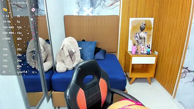 LORENADAVIES online show from March 27, 12:38 pm