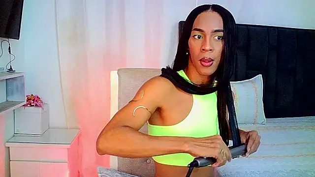 Snapshot of carmen14 chatting on February 5, 3:33 am carmen14 online show from February 5, 3:33 am