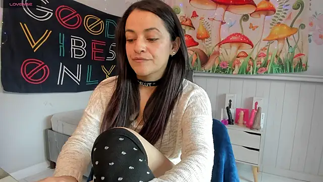 LovelyAzucena online show from November 18, 3:05 pm