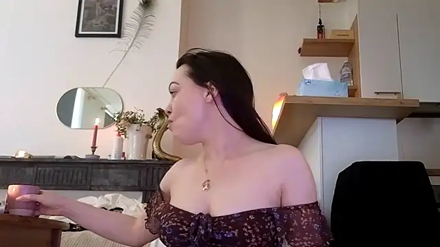 Lilie romeo online show from March 5, 3:40 pm