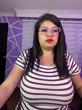 Snapshot of MiiaaJoness chatting on May 7, 4:51 am MiiaaJoness online show from May 7, 4:51 am