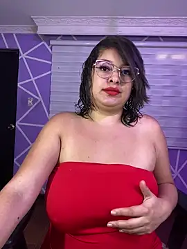 Snapshot of MiiaaJoness chatting on May 22, 5:18 pm MiiaaJoness online show from May 22, 5:18 pm