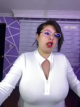 Snapshot of MiiaaJoness chatting on May 26, 3:19 pm MiiaaJoness online show from May 26, 3:19 pm