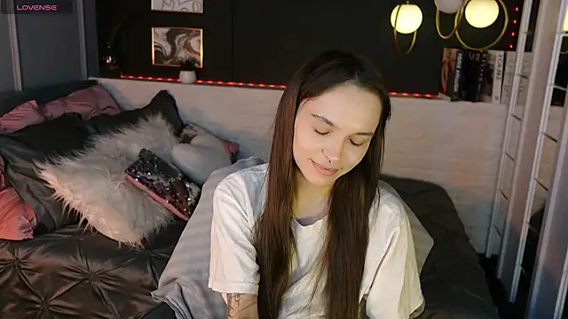 Snapshot of ChloeSunny chatting on April 8, 9:15 pm ChloeSunny online show from April 8, 9:15 pm