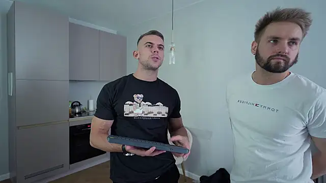 Snapshot of enjoy_me chatting on April 2, 9:29 am enjoy me online show from April 2, 9:29 am