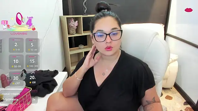 Snapshot of CelesteBrucee chatting on February 8, 5:40 am CelesteBrucee online show from February 8, 5:40 am