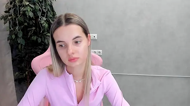 Donna Evans online show from February 26, 11:59 pm