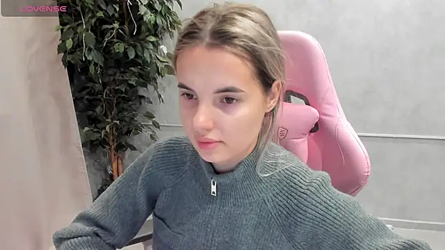 Donna Evans online show from March 6, 12:00 am