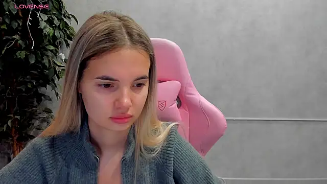 Donna Evans online show from March 15, 12:04 am