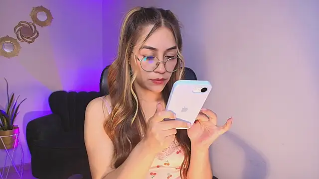 Snapshot of aliss_ev chatting on May 26, 9:55 pm aliss ev online show from May 26, 9:55 pm