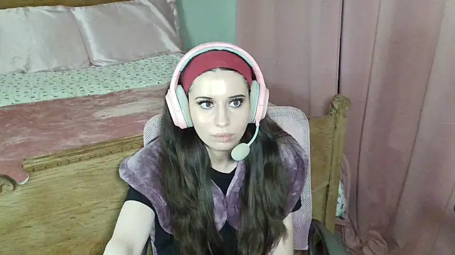 Snapshot of alisonfields chatting on February 13, 1:12 am alisonfields online show from February 13, 1:12 am