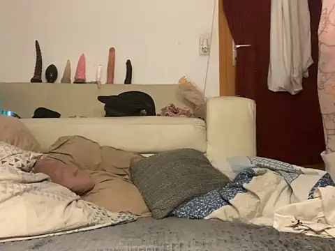 AnitaGape online show from February 9, 7:30 pm