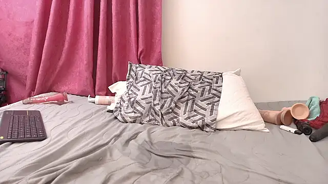 julia sweet 1 online show from January 18, 11:30 pm