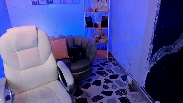 NiickyJones online show from October 7, 9:34 pm