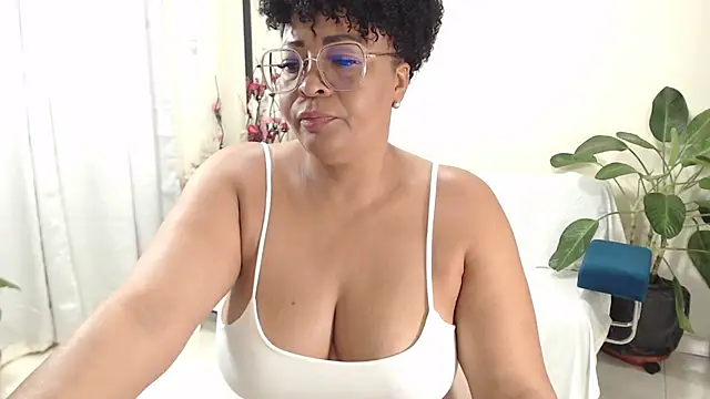 AmbarSofhia online show from February 18, 11:30 pm