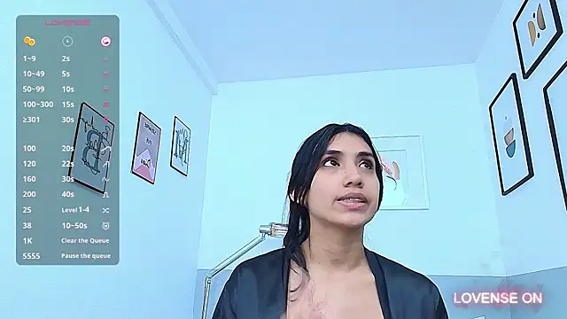 Snapshot of littlee_emilyy_ chatting on December 5, 10:12 pm littlee emilyy  online show from December 5, 10:12 pm