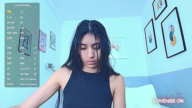 Snapshot of littlee_emilyy_ chatting on December 18, 12:29 pm littlee emilyy  online show from December 18, 12:29 pm