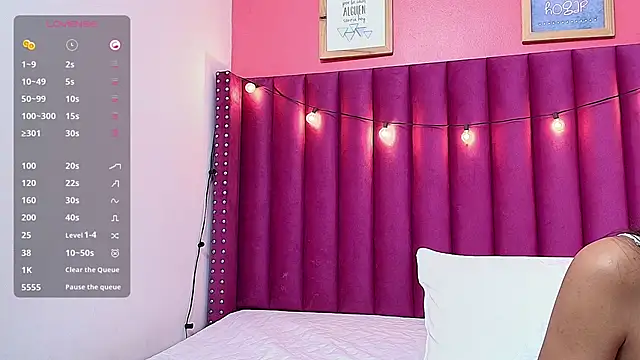 Snapshot of littlee_emilyy_ chatting on February 21, 6:07 am littlee emilyy  online show from February 21, 6:07 am