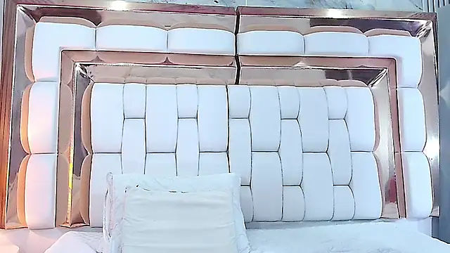 Snapshot of littlee_emilyy_ chatting on February 27, 9:11 am littlee emilyy  online show from February 27, 9:11 am