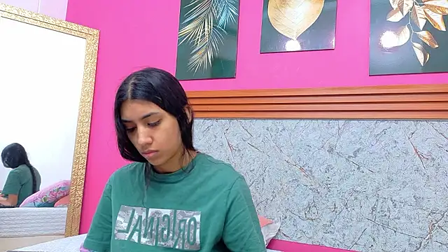 littlee emilyy  online show from March 17, 12:52 pm