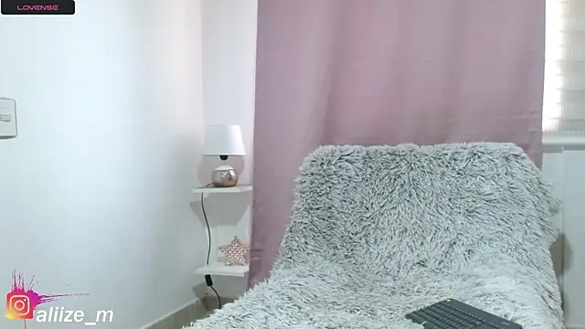 aliicee m online show from January 11, 2:00 pm