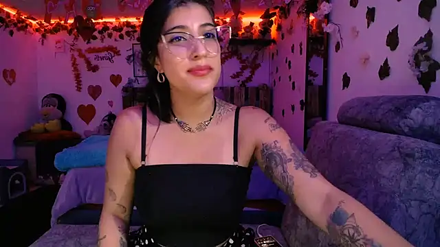 azahar  ziiz online show from February 10, 8:21 pm