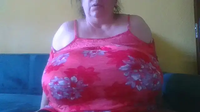 Nataliesbestjuggs online show from October 25, 1:51 pm